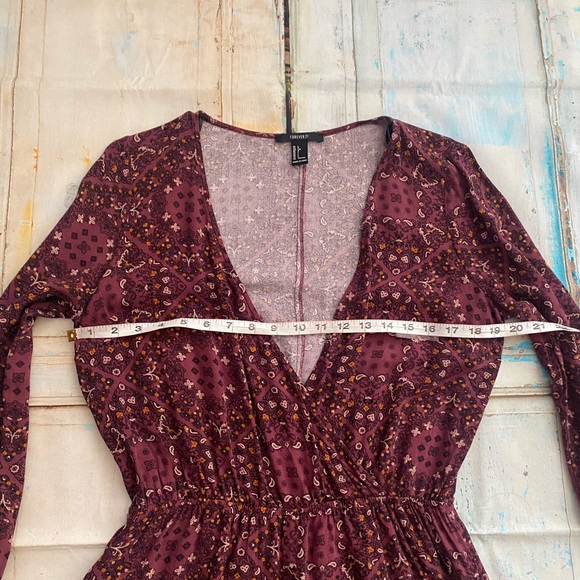 Forever 21 Women's Long Sleeve V-Neck Paisley Print Romper Size Large - Picture 8 of 12